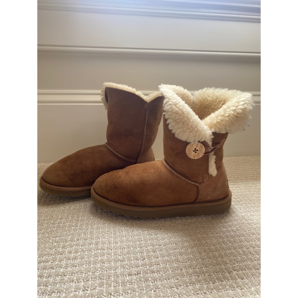 UGG Bailey Button Sheepskin Classic Short Boot